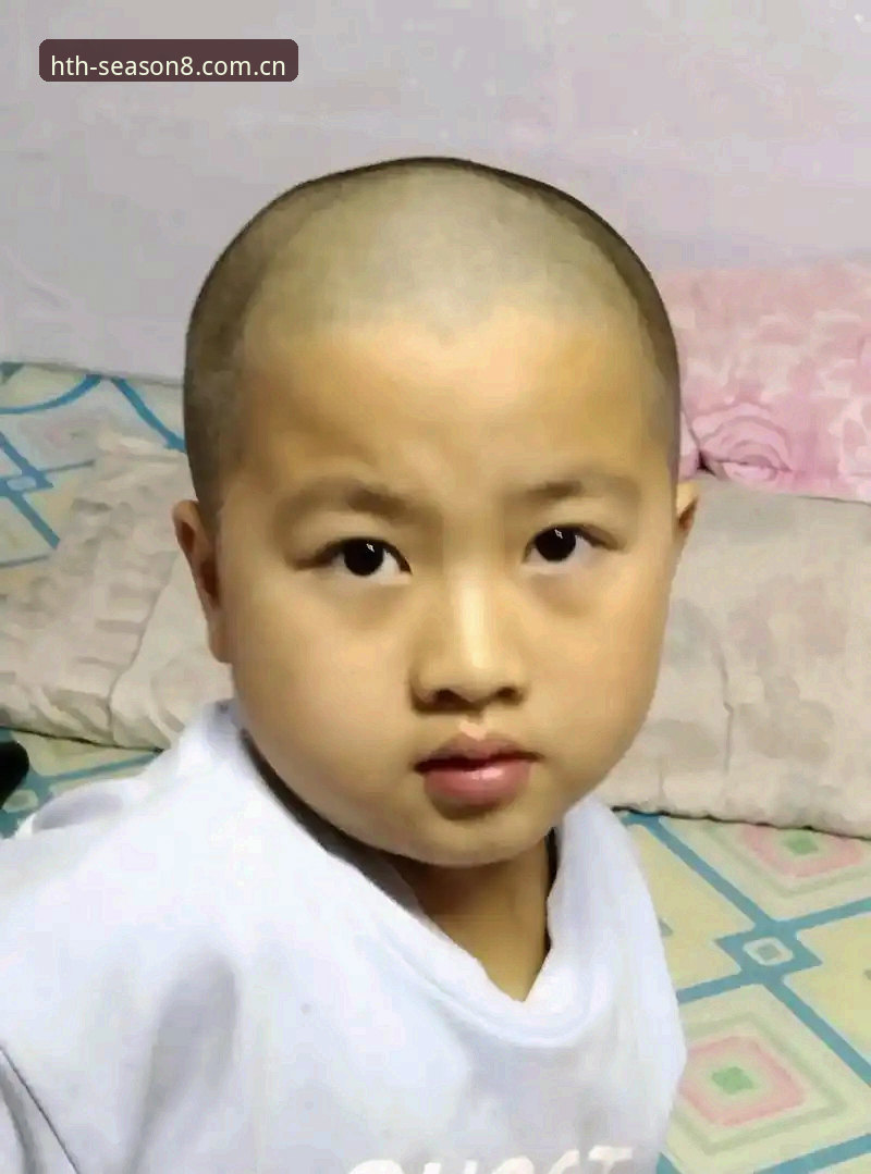 老王最近快被他儿子整疯了。